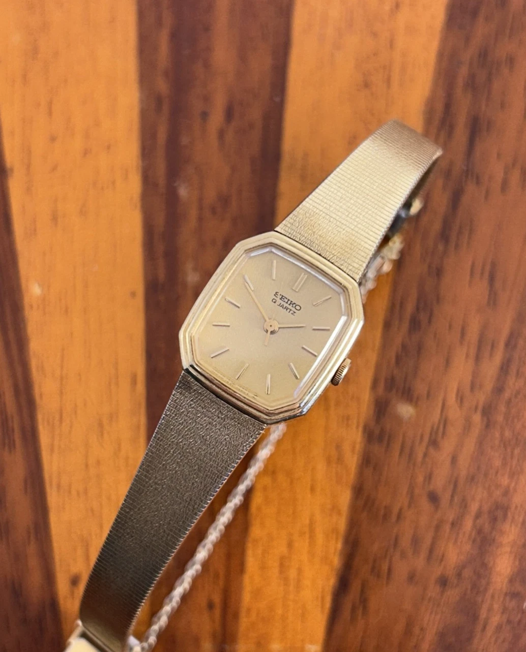 Vintage Seiko Watch Women Gold Tone 1421-5619 Gold Dial Dainty 18mm New Battery