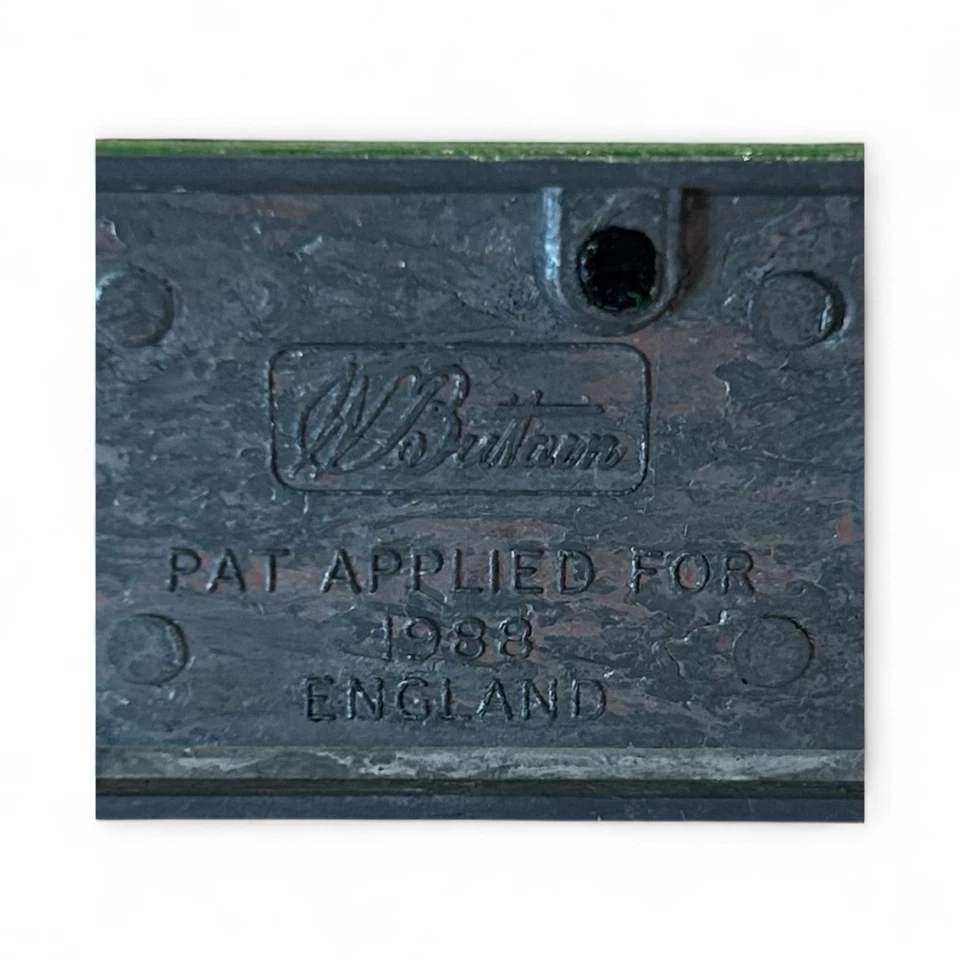 De colección 1988 W Gran Bretaña Metal Reina Isabel Montada en un Caballo Negro Foto 3 de 3