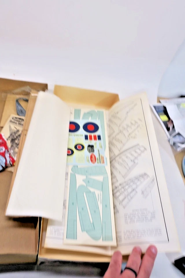 Guillows DeHavilland Mosquito MKIV Balsa wood Vintage Model kit 804 - Image 4 of 4