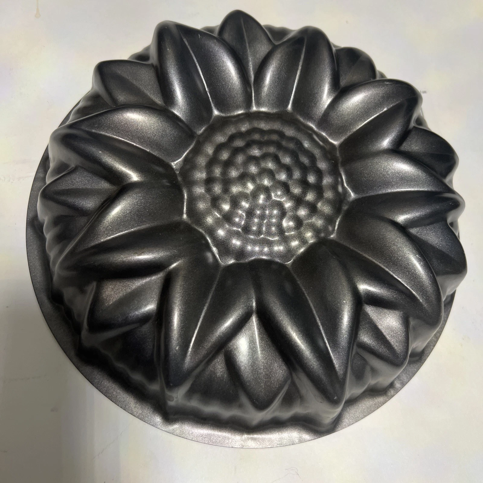 NordicWare SUNFLOWER Bundt Cake Pan Mold 10 Cup Aluminum USA Floral Bakeware