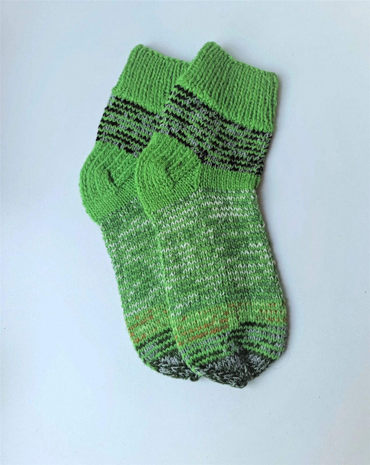 Size 9-10 1/2 women 8-9 1/2 men US / 41-42 EU Hand knitted socks
