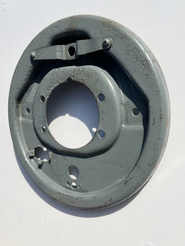 Placa de respaldo de freno trasero lado del conductor izquierdo Saab Sonett Saab 96 Foto 4 de 4