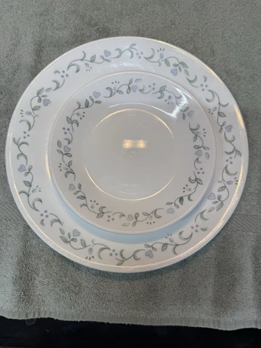 Vintage Corelle Country Cottage Dishes Dinner And Bread Plates