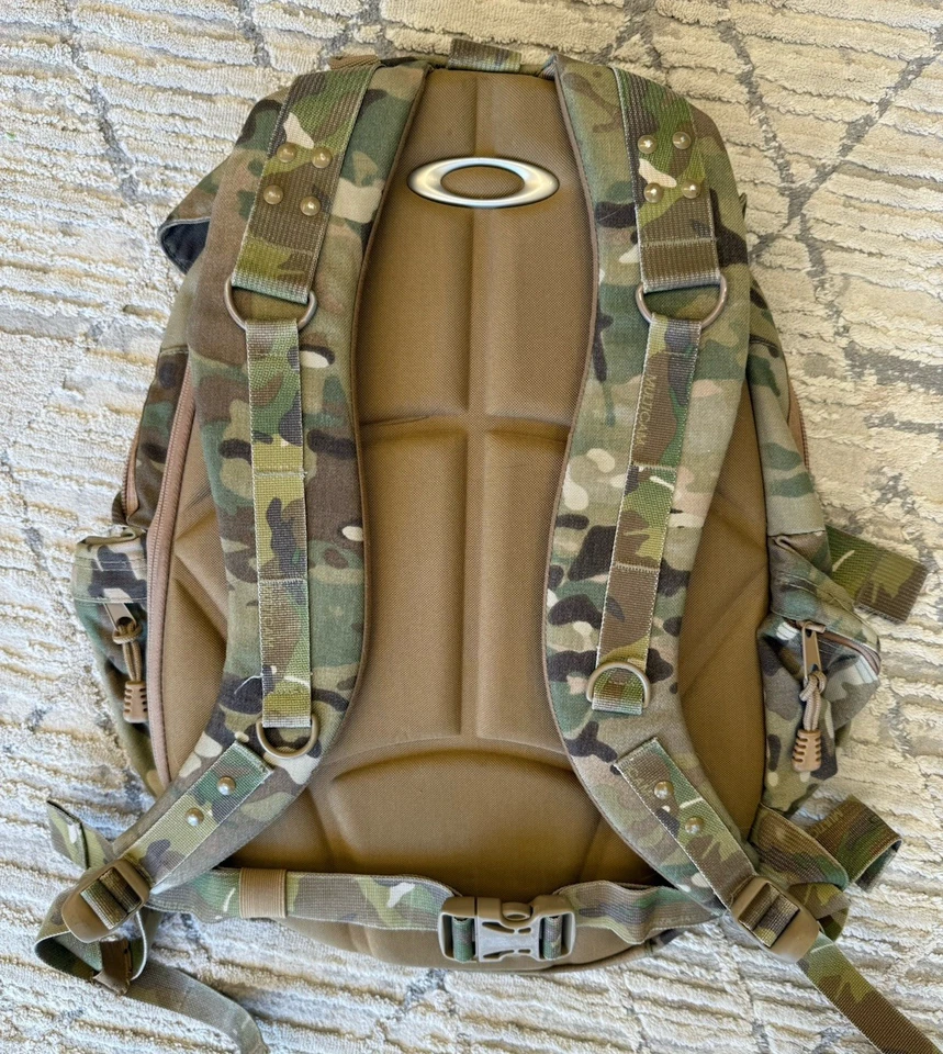 Mochila Oakley Icon 2.0 Multicam Camuflada Foto 2 de 4