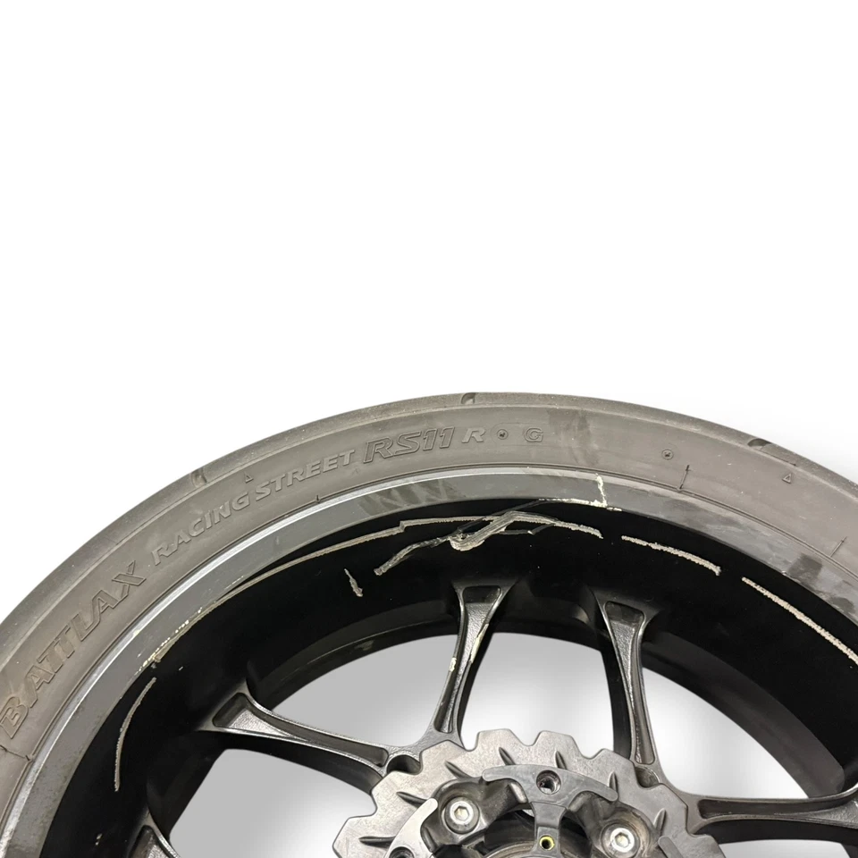 Llanta trasera Yamaha YZF-R1 YZF-R1M 2015-2019 OEM 2CR-25338-00 17M/CXMT6.0 Foto 4 de 4
