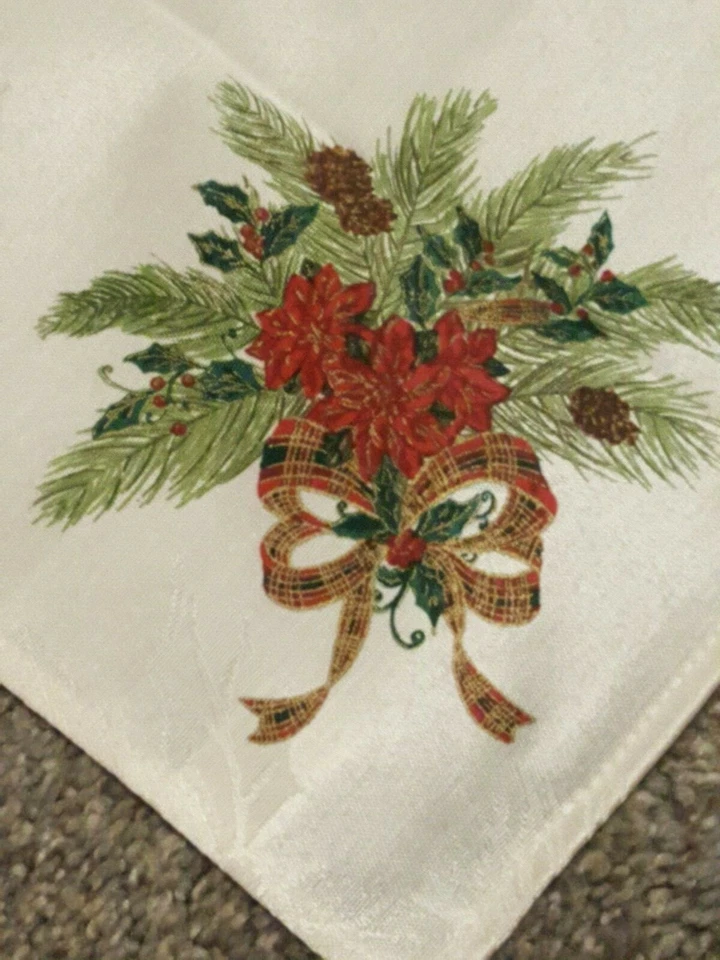 Vintage NWT 2006 JC Penney "Holly Boughs" Set of 4 Napkins 19 x 19 Christmas - Image 4 of 4