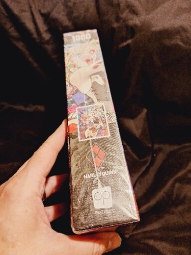 Harley Quinn Die Laughing 1000pc.puzzle NIB - Picture 6 of 8