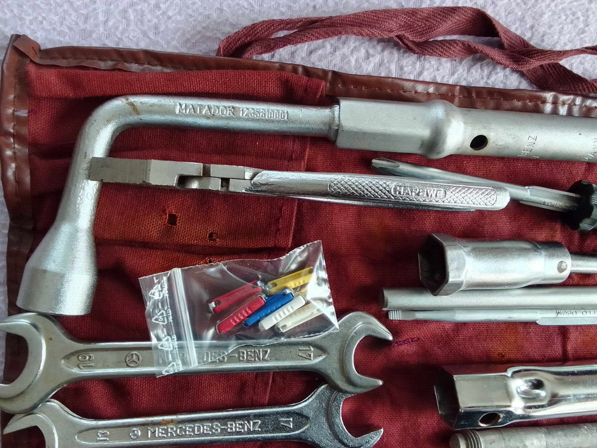 Mercedes Benz tool kit w107 w108 w116 w115 w123 w126 w124