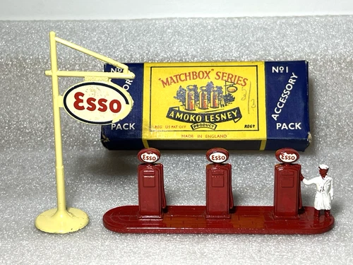 LESNEY MOKO MATCHBOX Accessory Pack No 1 ESSO Petrol Pumps EXC Boxed NICE