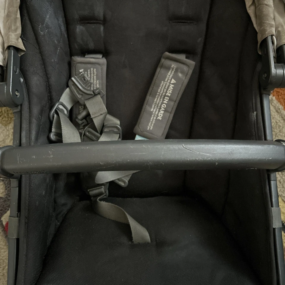 Asiento y barra de parachoques para cochecito UPPAbaby Vista V1 Rumble Foto 2 de 4