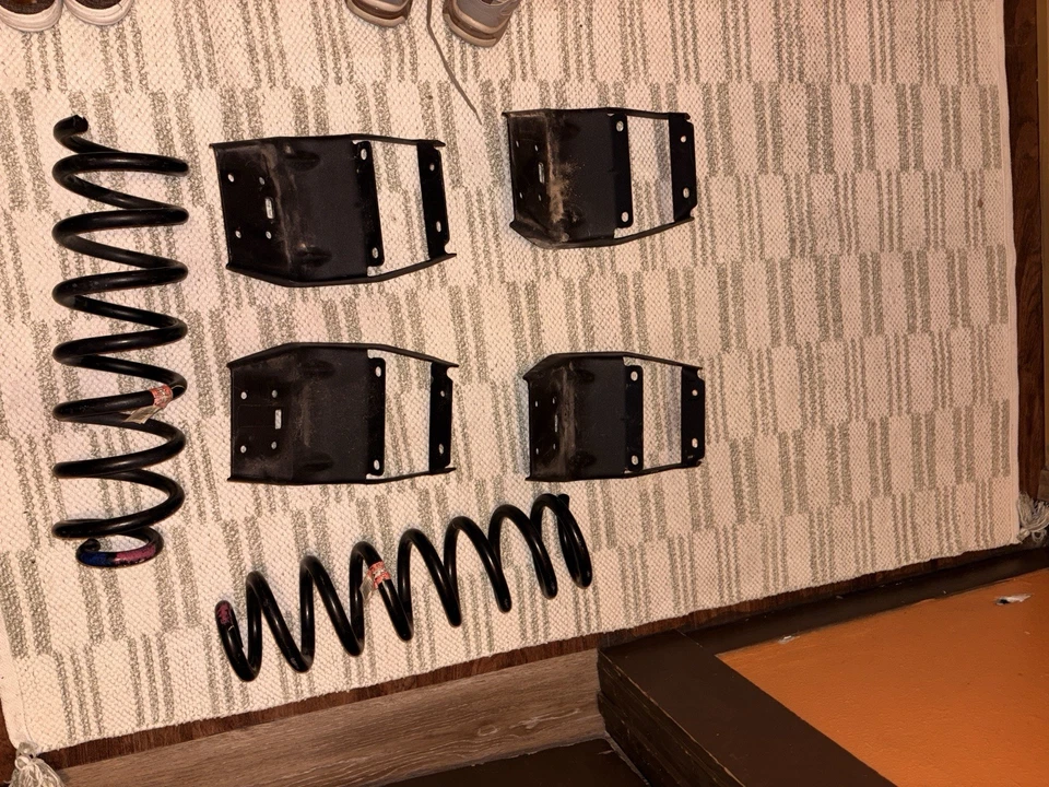 94-97 FORD OBS F250 F350 EJE DELANTERO PAR DE MUELLES HELICOIDALES 2x2 OEM Foto 2 de 4