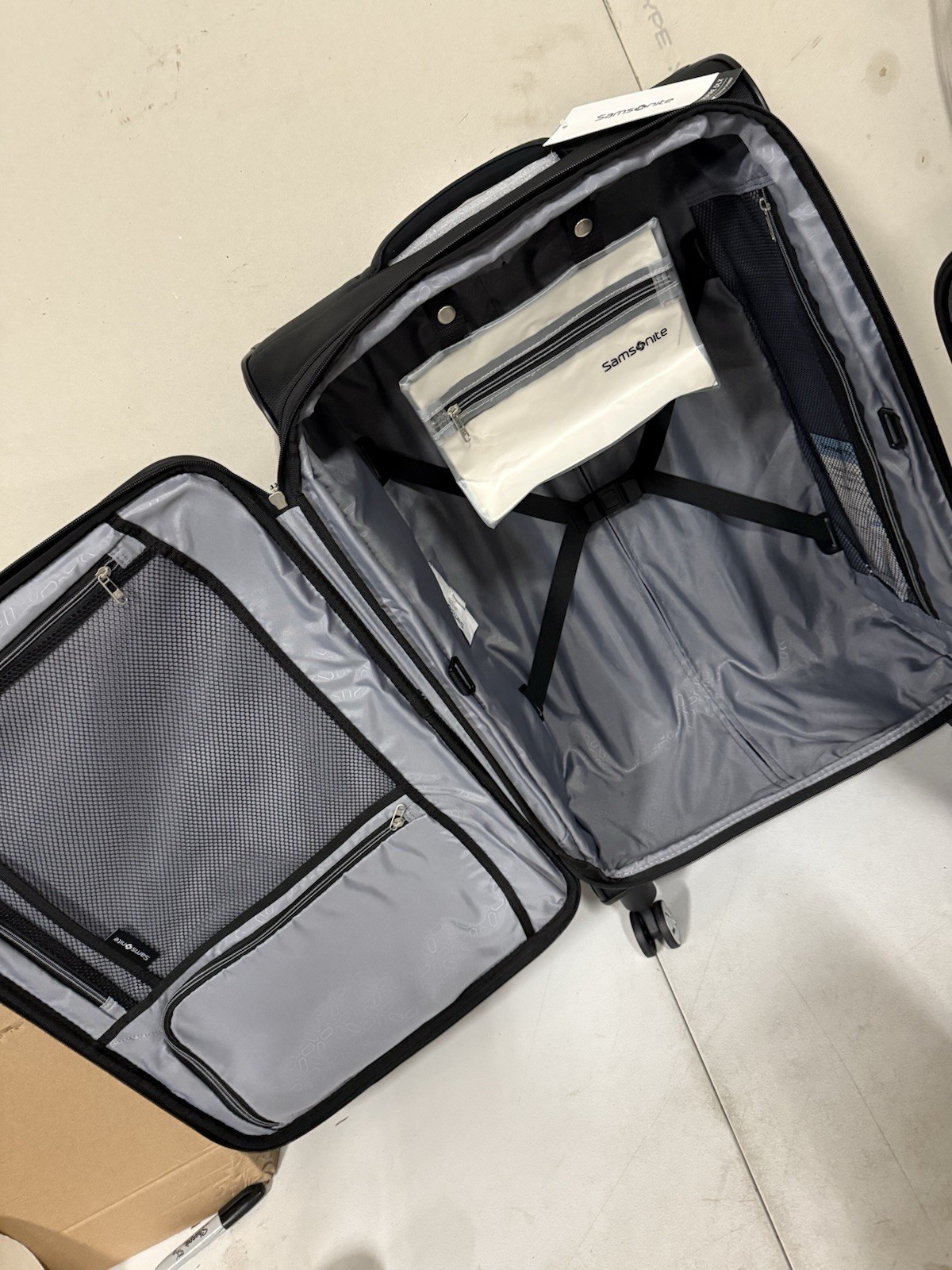 Samsonite Aspire DLX 20" & 24" Softside Expandable Luggage Set
