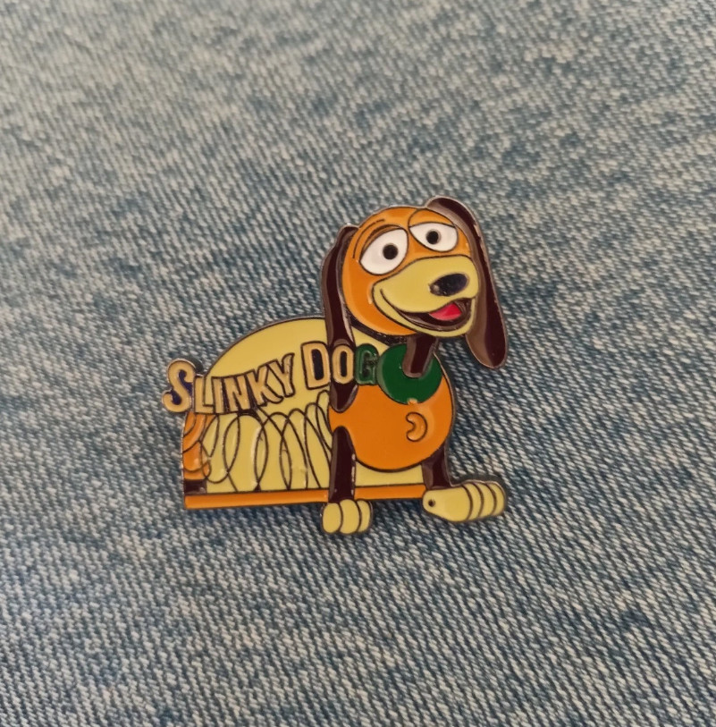 SLINKY DO-ENAMEL PIN-2 OR MORE PINS SHIPPING IS $5.49-SPEND $20 SHIPPING IS FREE