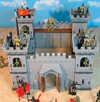 Marx Knights and Vikings Castle Bundle - 149 54mm pieces at 35