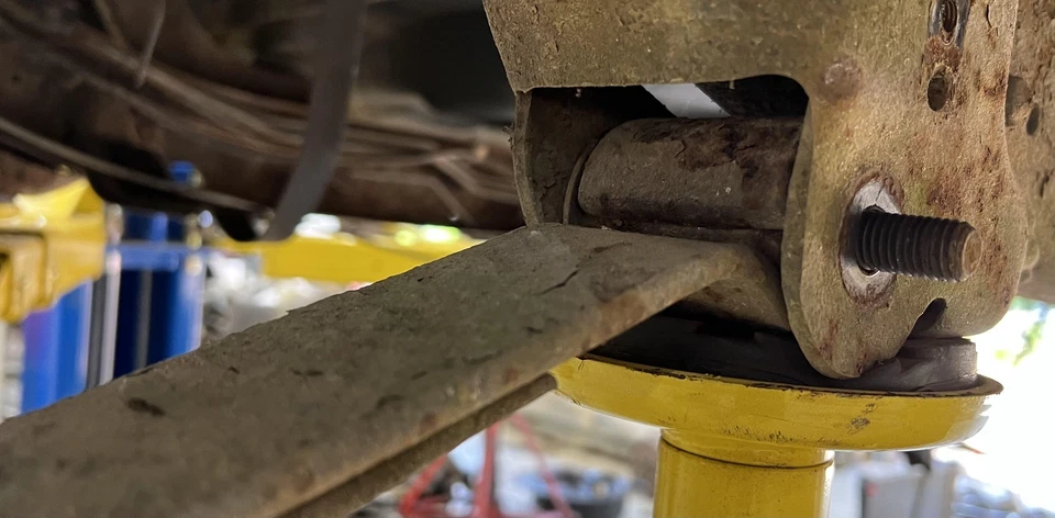 1982 - 1993 Chevrolet S10 Rear Leaf Spring - 4 Leaf OEM 15978567 - Image 2 of 4