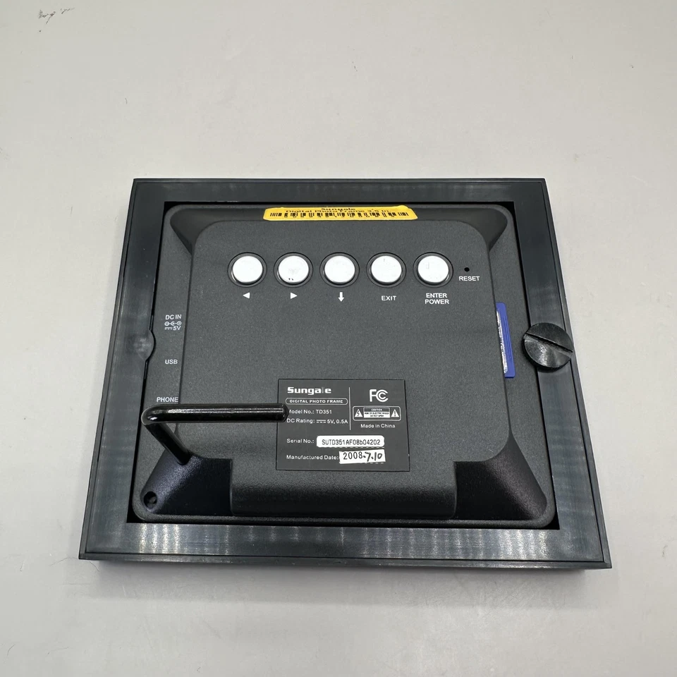 Sungale TD351 Digital Photo Frame 3.5" Screen SD Card Clock Alarm Boxed - Image 2 of 4