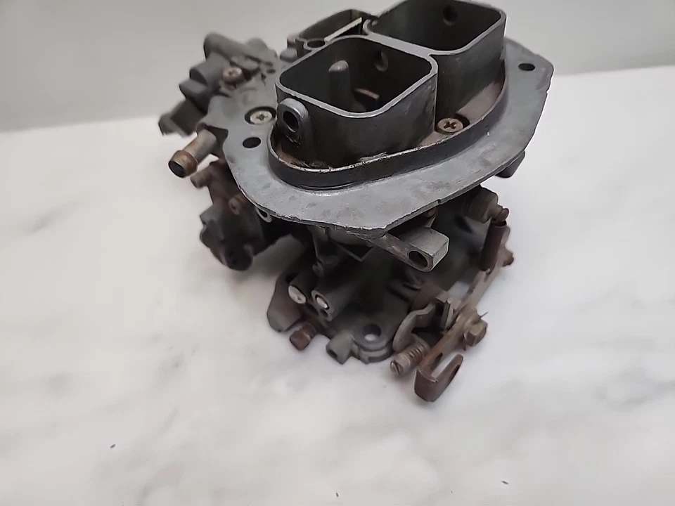 Carburador Holley 5765 de 2 barriles - AMC/Jeep 196ci en línea - seis núcleos de colección Foto 3 de 4