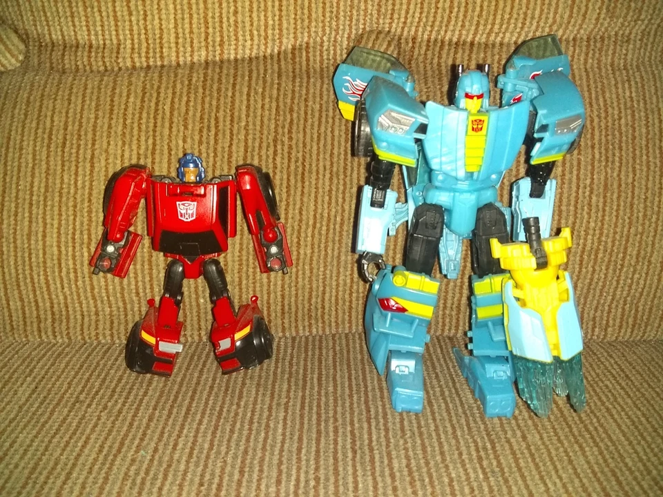 Lote Transformers Autobot - POTP Inferno, Thrilling 30 Nightbeat, Scoop, Roadburn Foto 3 de 4