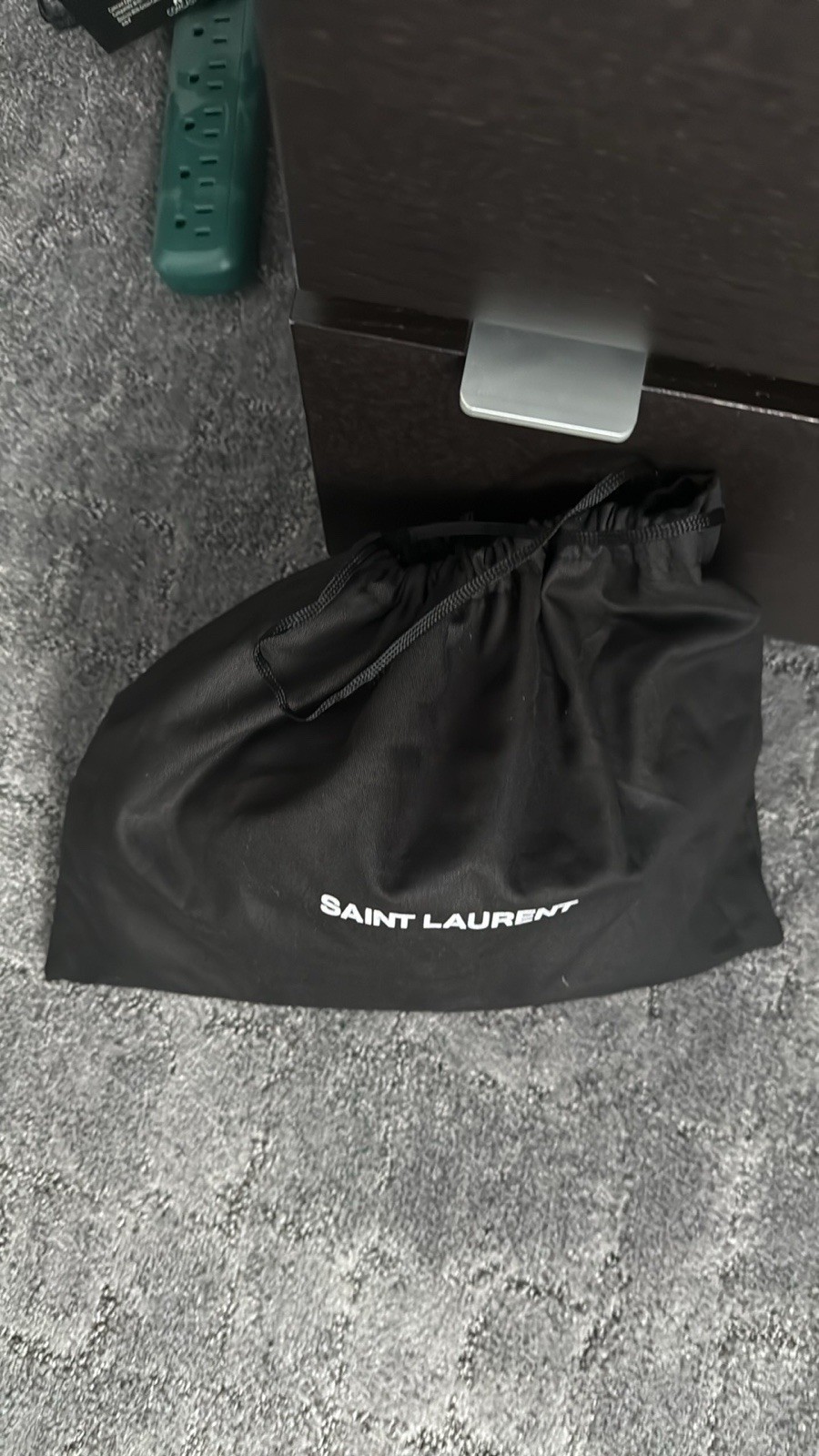 Borsa per fotocamera YSL Saint Laurent June in pelle trapuntata nera a tracolla