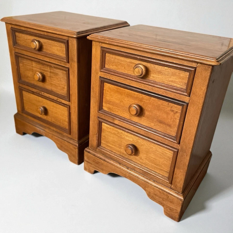 Willis And Gambier Pair Of 3 drawer Bedside Cabinets Solid Hevea Wood vintage pr - Image 3 of 4
