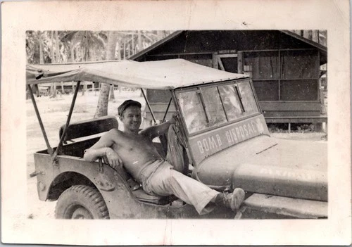PH2513 WW2 Military Shirtless Man Jeep Auto Bomb Disposal Vintage Snapshot Photo