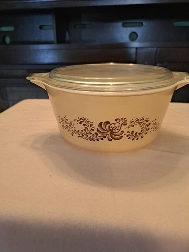 Great Vintage Pyrex Brown Homestead Casserole Dish With Lid