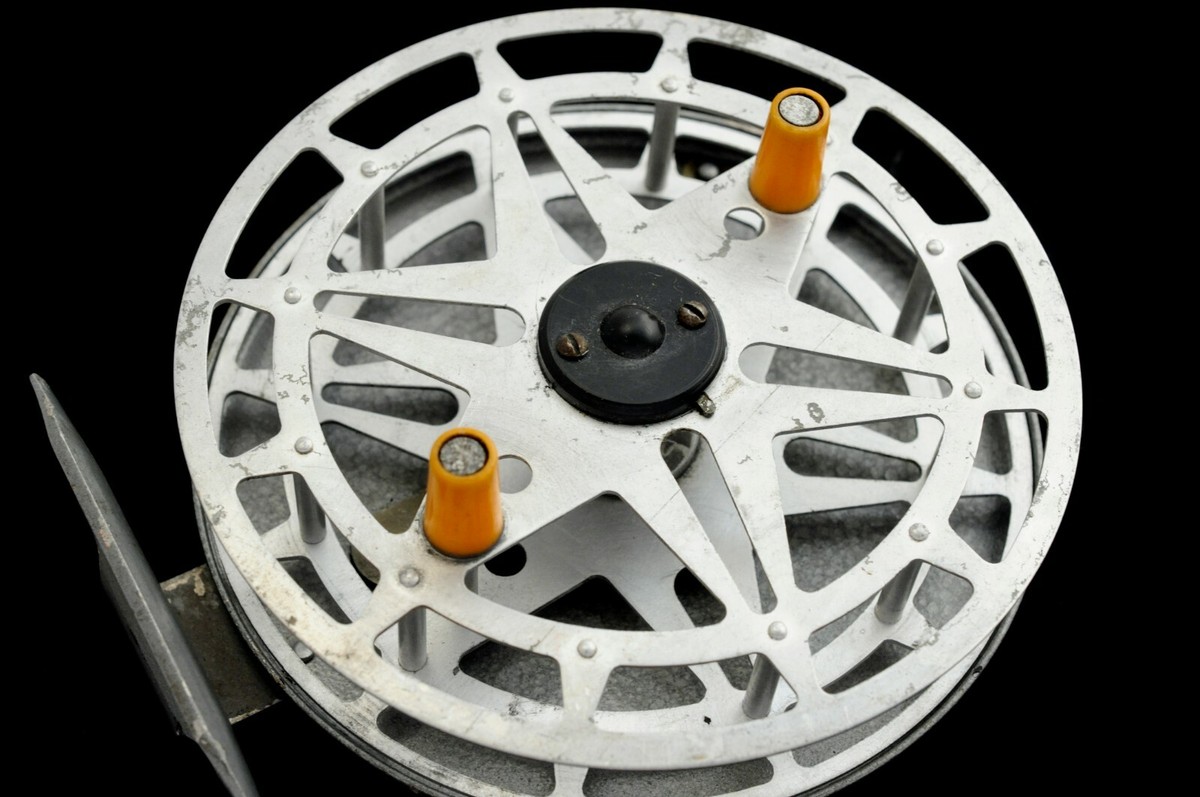 VINTAGE 1980 COMBO RUSSIAN SOVIET CENTRE PIN FISHING REEL