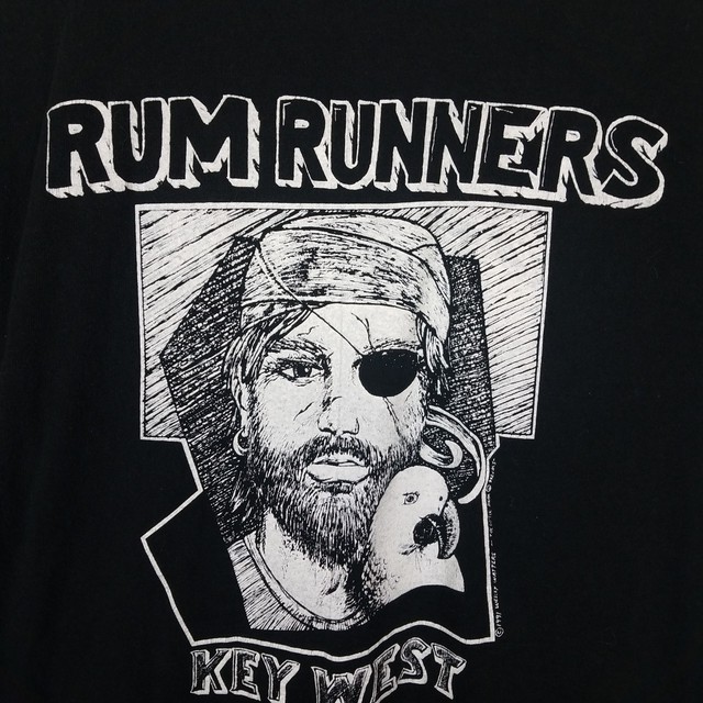 Rum Runners Vtg Tee Size L Black white Print Pirate Bar Single Stitch