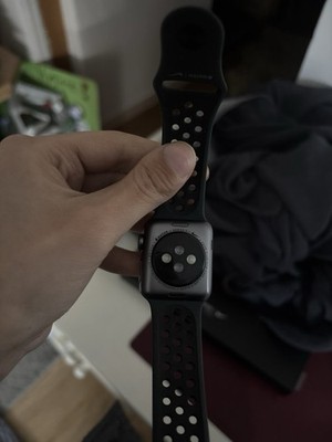 Apple Watch Series 10, Smartwatch, Schwarz, Pinkes Band