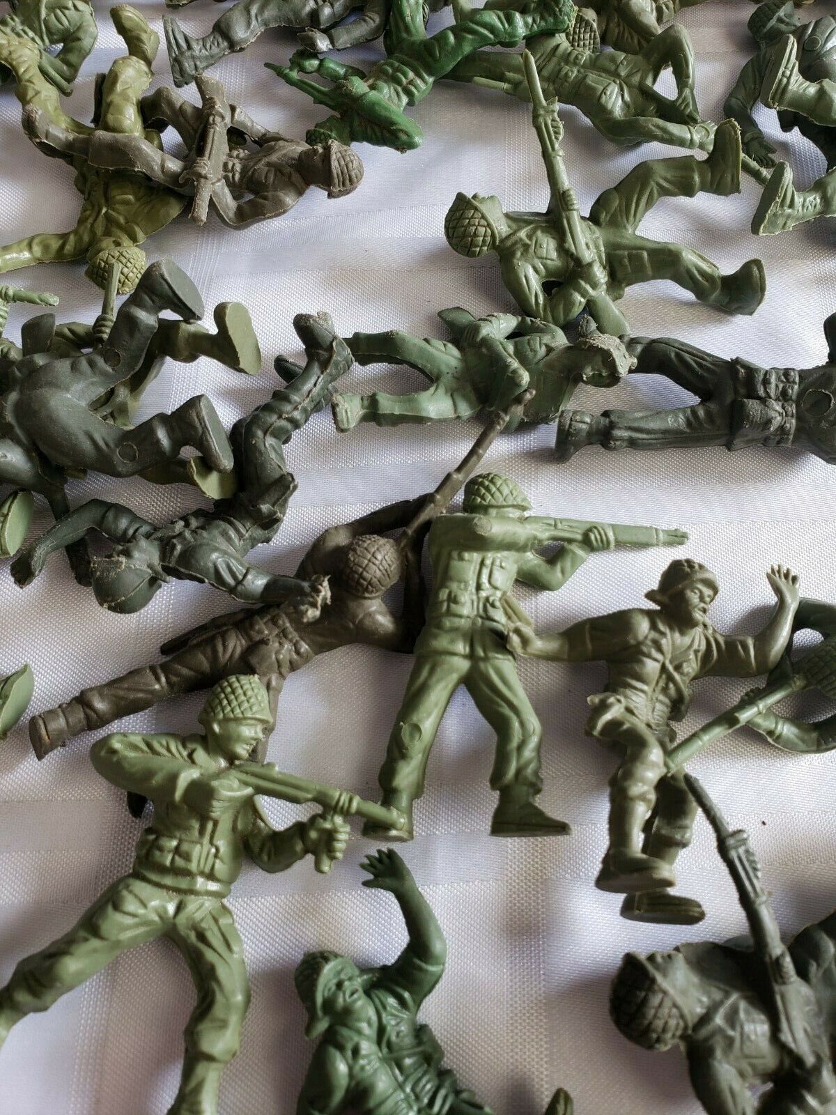 VINTAGE LARGE MIXED LOT OF GREEN ARMY MEN KIDS TOYS ORIGINAL RETRO COLLECTOR'S