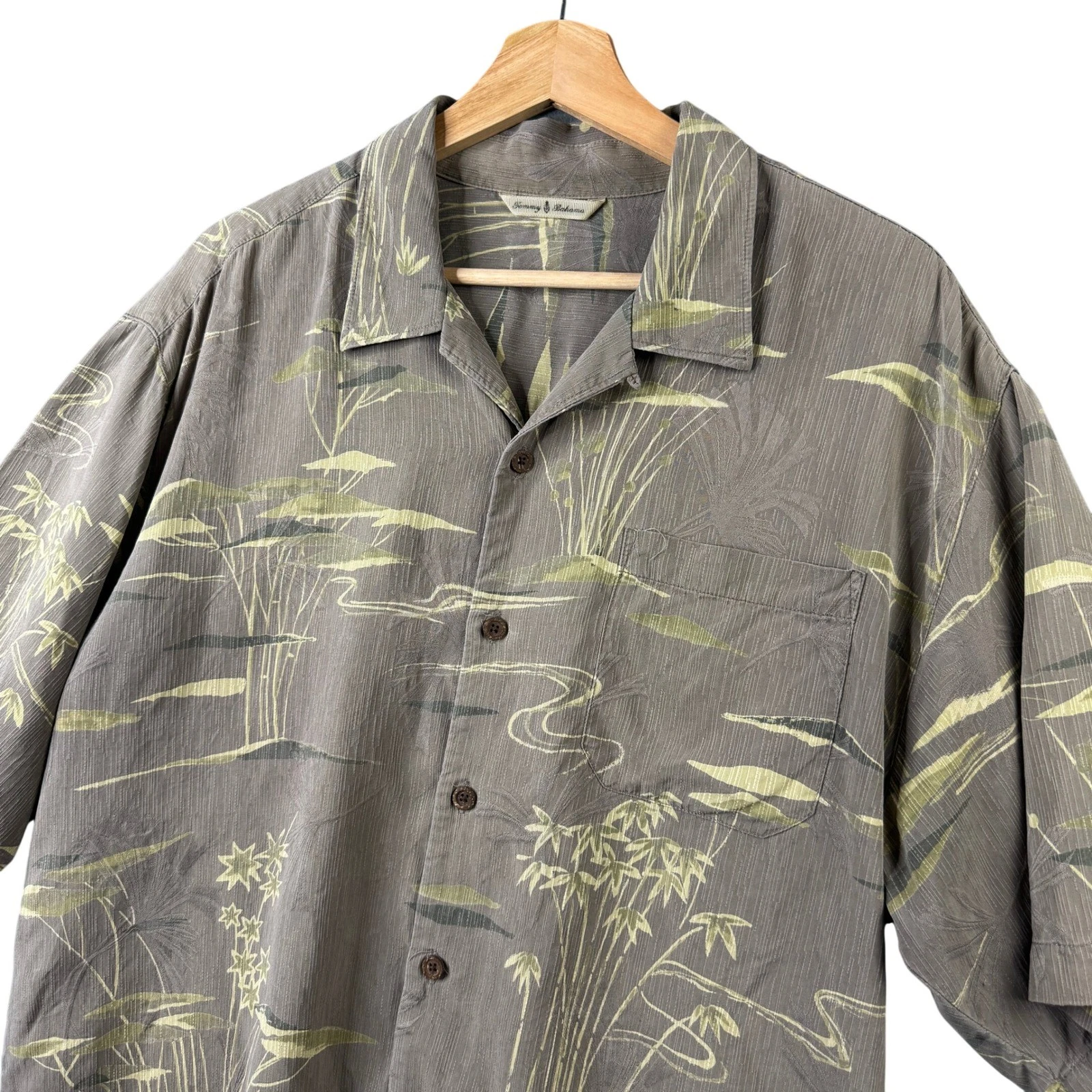 Tommy Bahama Mens Large 100% Silk Aloha Camp Shirt Brown Bamboo Tropical