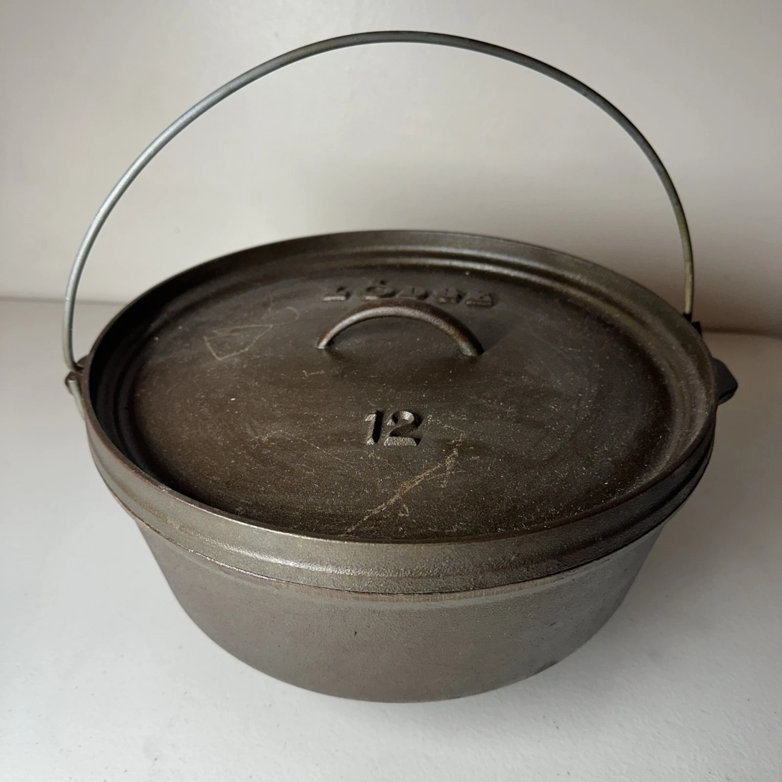 Lodge 12C0 Cast Iron 6 Qt 12 In Camp Dutch Oven Cover Legs Handle