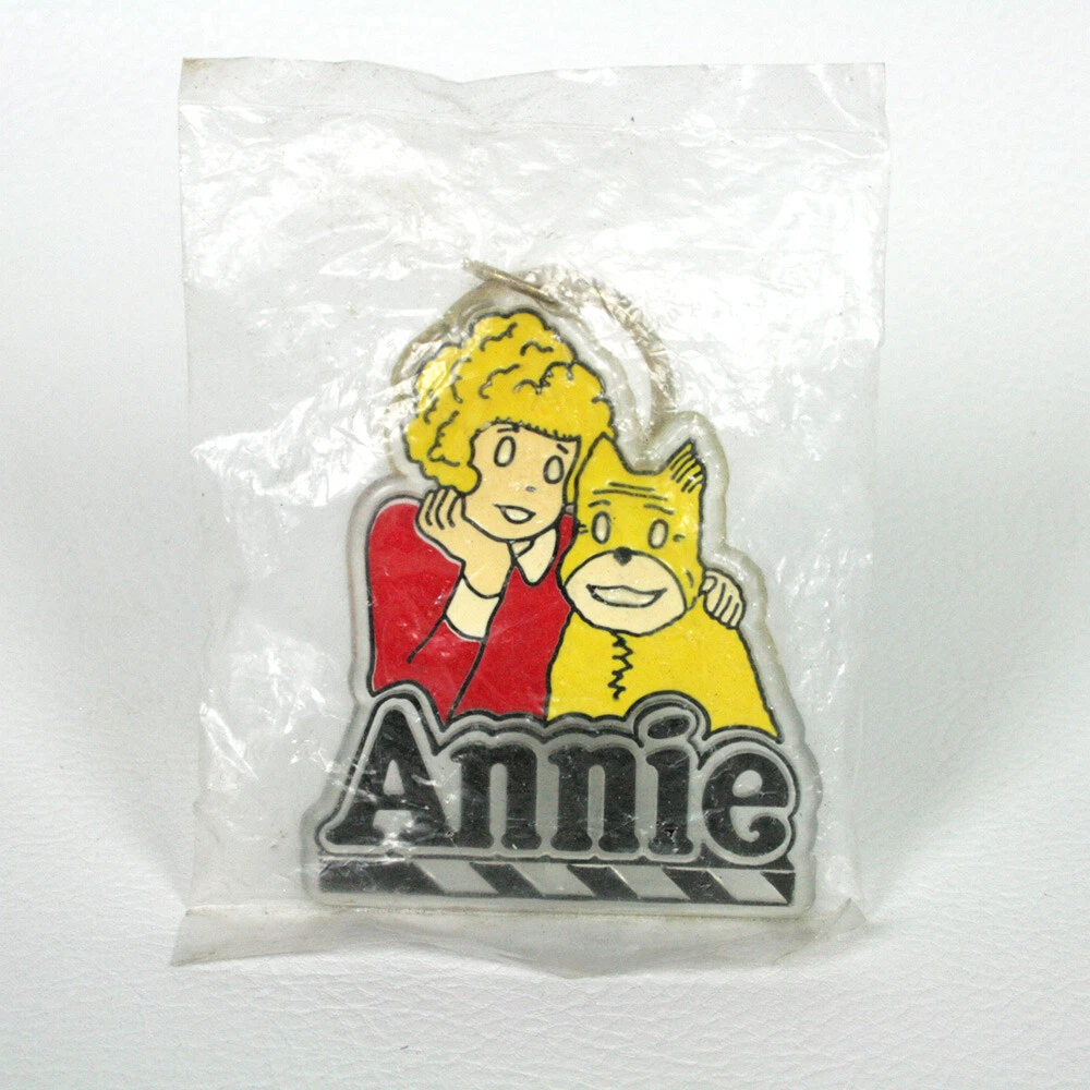 Vintage 1982 Orphan Annie & Sandy Keychain Key Ring Movie Broadway Logo Applause