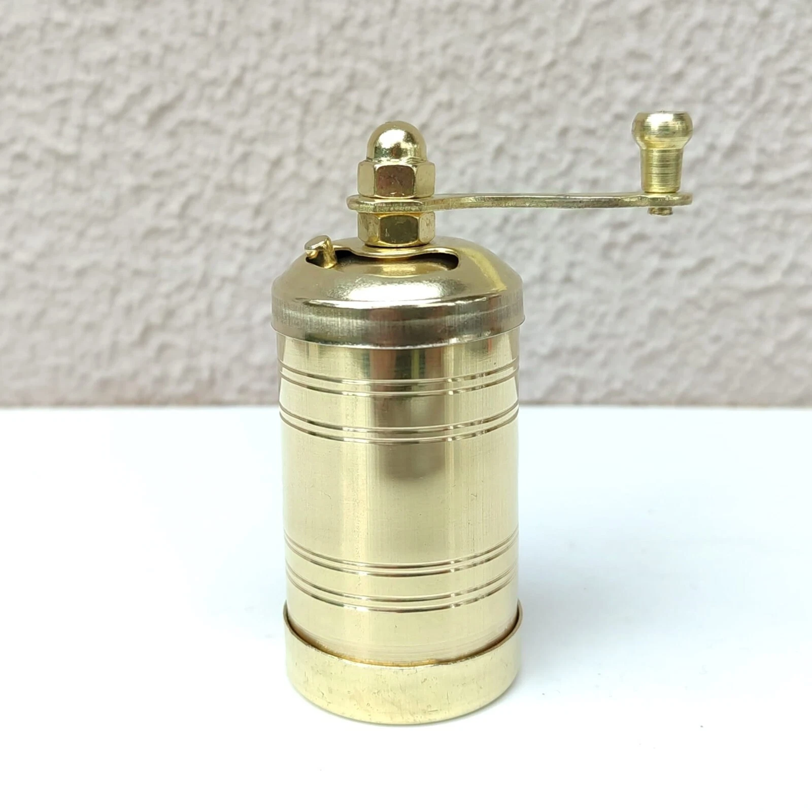3'' Mini Manual Coffee Grinder Pepper Spice Mill Brass Kitchen Decor Turkish
Opens in a new window o