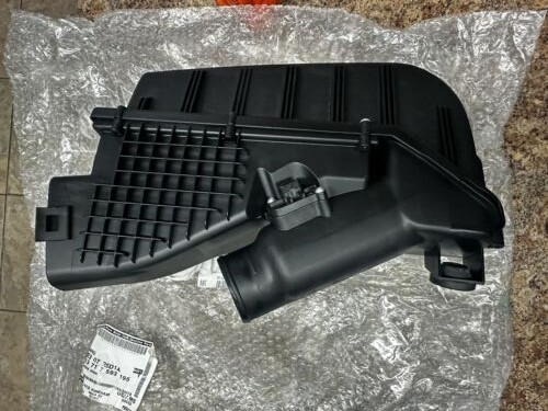 Rolls Royce Cullinan  Intake Muffler  Left 13717593195 OEM