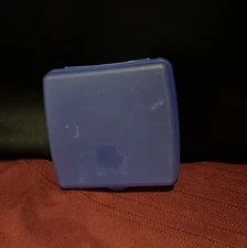 Tupperware 3752d-3 Blue sandwich keeper hinged clamshell locking