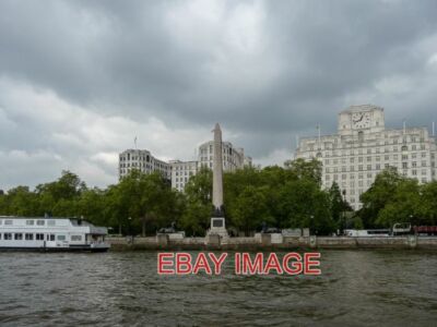PHOTO  CLEOPATRA'S NEEDLE LONDON AS SEEN FROM THE RIVER THAMES.    2014