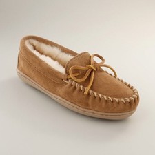 Minnetonka Women's Women's Sheepskin Hardsole Moccasin Size 6 NEW NO BOX 