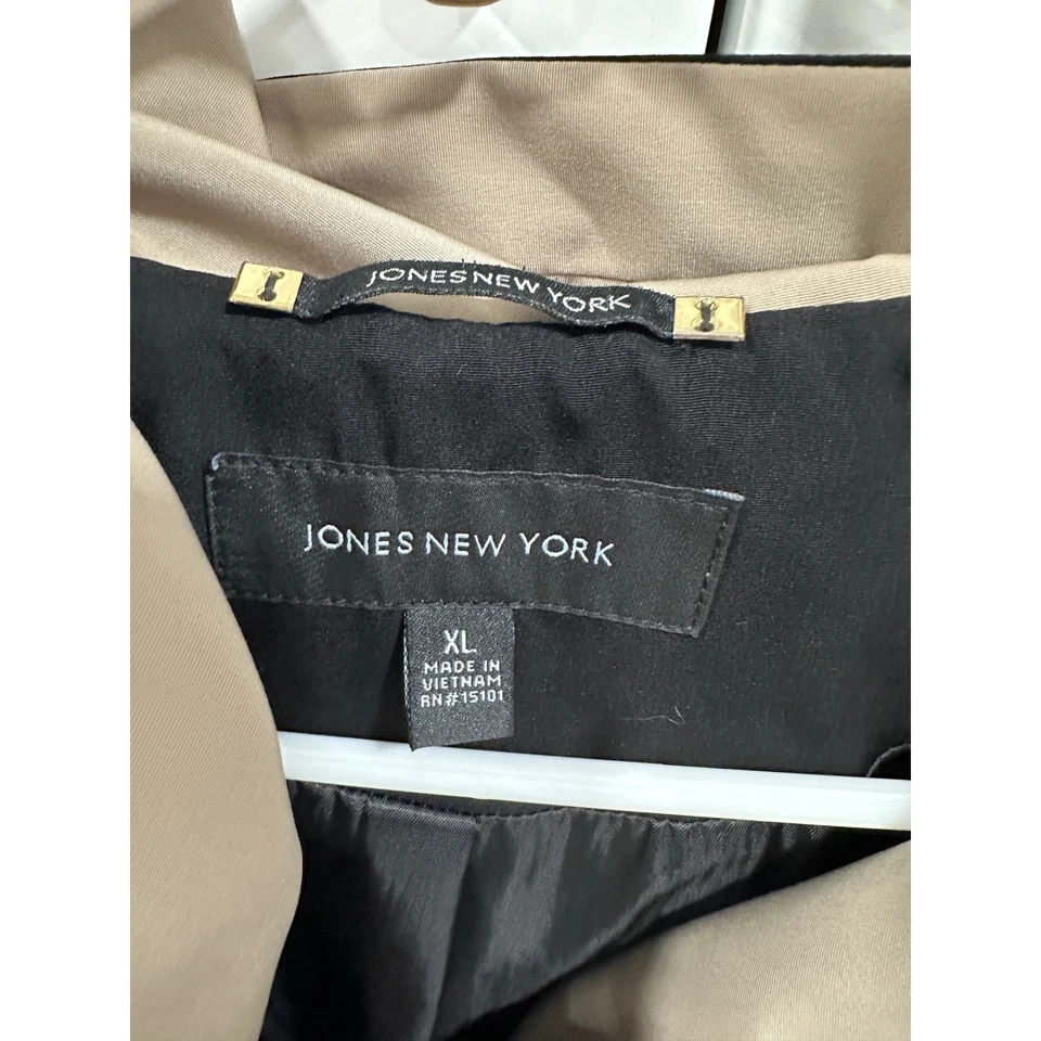 Chaqueta impermeable con capucha negra beige XL estilo impermeable JONES NEW YORK para mujer Foto 3 de 4