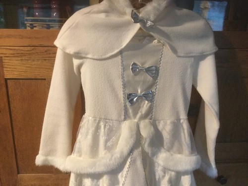 Pre Owned Rarget's SNOW QUEEN Dress/Cstume. Girls Med. 6-8. White with Cape. - Picture 3 of 11