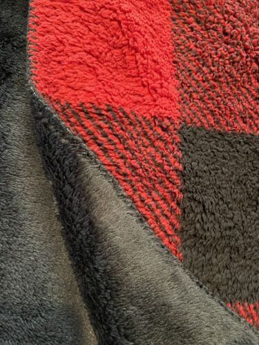 New PENDLETON Black & Red BUFFALO PLAID Plush Soft Sherpa THROW BLANKET 50x70 In - Picture 2 of 4