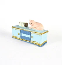 Dollhouse Miniature Quarter Scale 1:48 Blue Console Chest w/ Cat MA9212