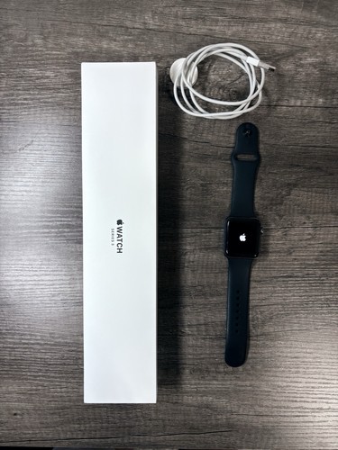 Apple Watch Series 3 42mm Space Gray Case Black Sport Band GPS - Photo 2 sur 5