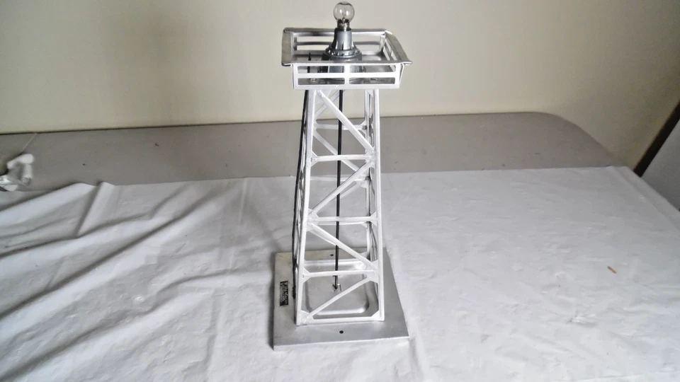 Lionel 394 Silver Vintage Tinplate Rotary Beacon Tower w/Dimple Bulb -Used - - Image 2 of 4