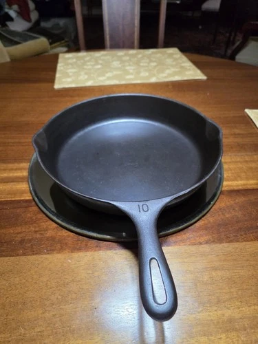 Beautifully Restored Vintage #10 Unmarked Wagner Cast Iron Skillet