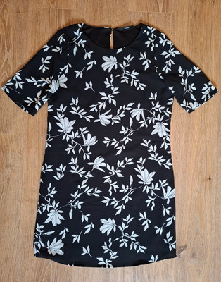 VERO MODA Damenkleid schwarz mit weißen Blumen, Größe M, neu ohne Etikett