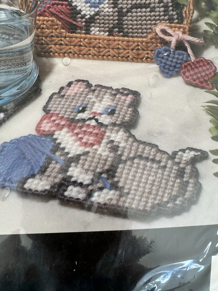 De colección Bucilla plástico lona juguetón gatito posavasos kit 6075 gatos maullido capricho Foto 4 de 4