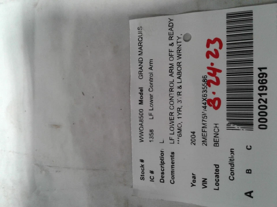 Brazo de control inferior inferior delantero izquierdo usado se adapta a: 2004 Mercury Grand Marquis F Foto 3 de 4