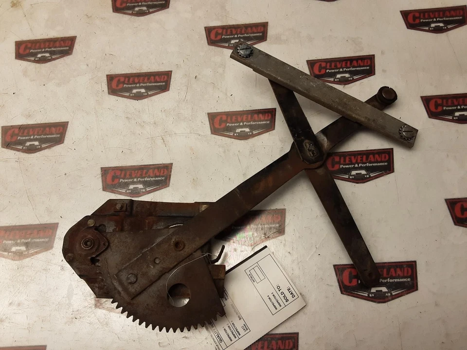 Cadillac Serie 62 1948 sedán OEM pasajero derecho puerta delantera regulador ventana Foto 2 de 2