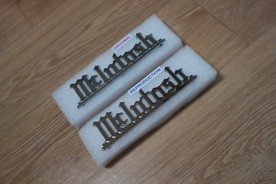 Teschio Meccanico E Due Chiavi Incrociate Emblema Vettoriale Etichetta Badge O Logo In